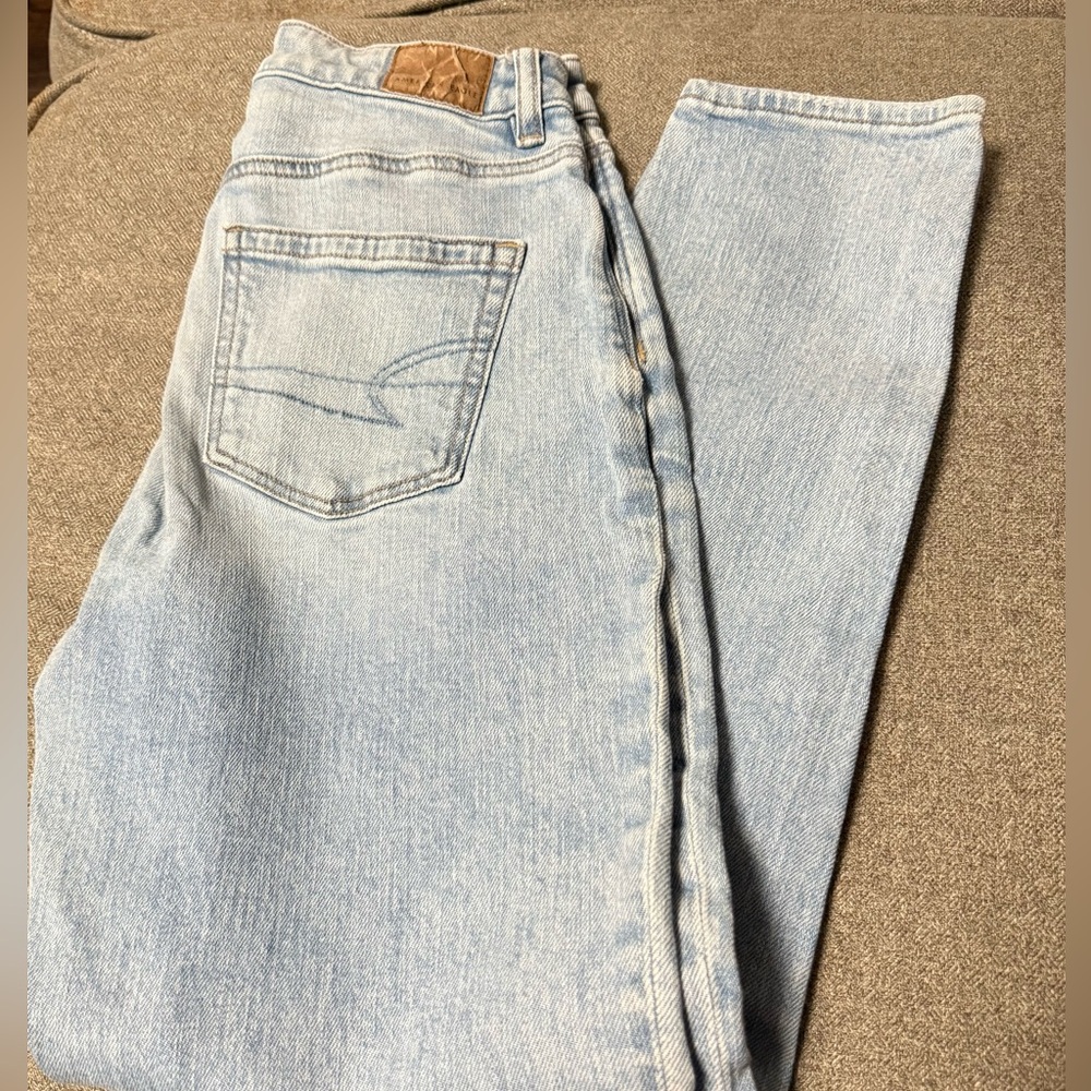 American Eagle Outfitters Light Wash Jeans mom jean size 00